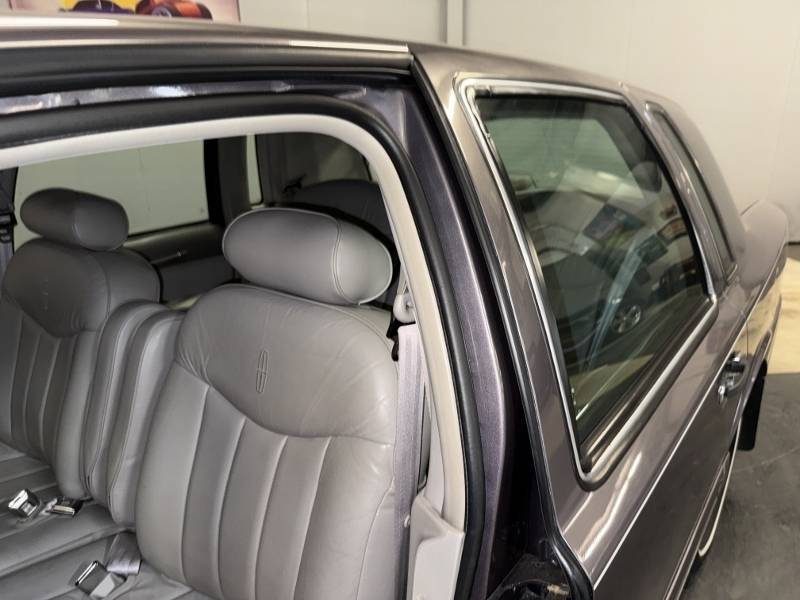 1996 Lincoln Town Car 22