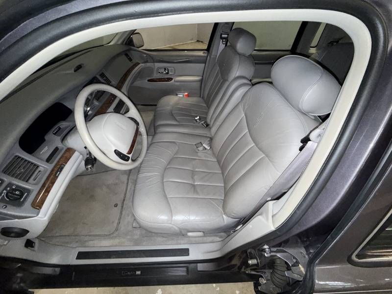 1996 Lincoln Town Car 24