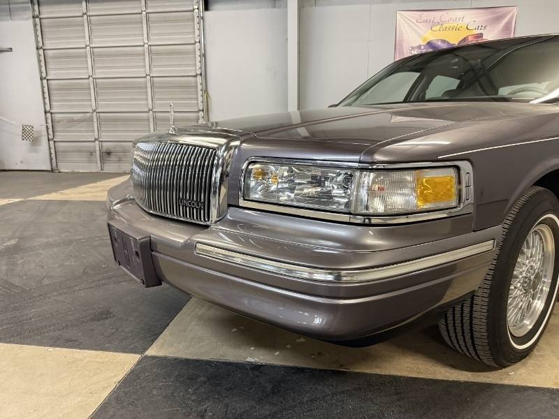 1996 Lincoln Town Car 32