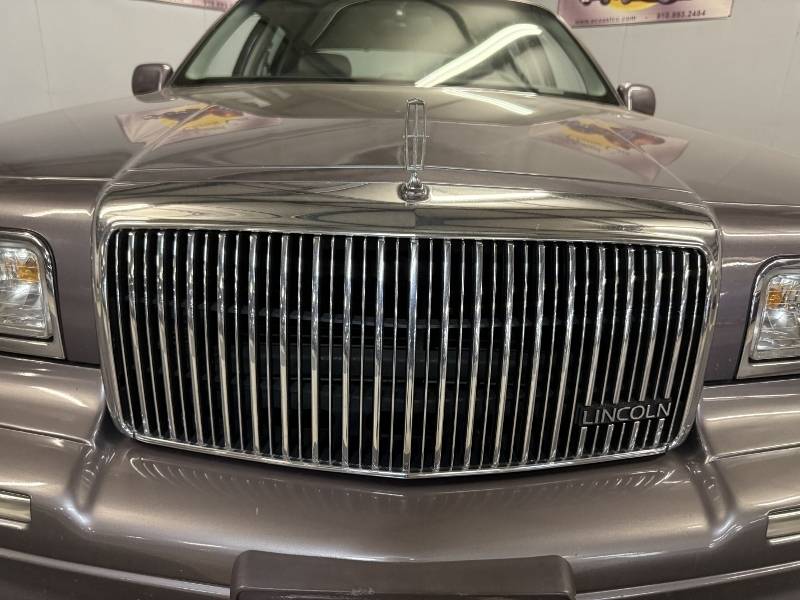 1996 Lincoln Town Car 33