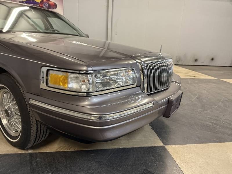 1996 Lincoln Town Car 34