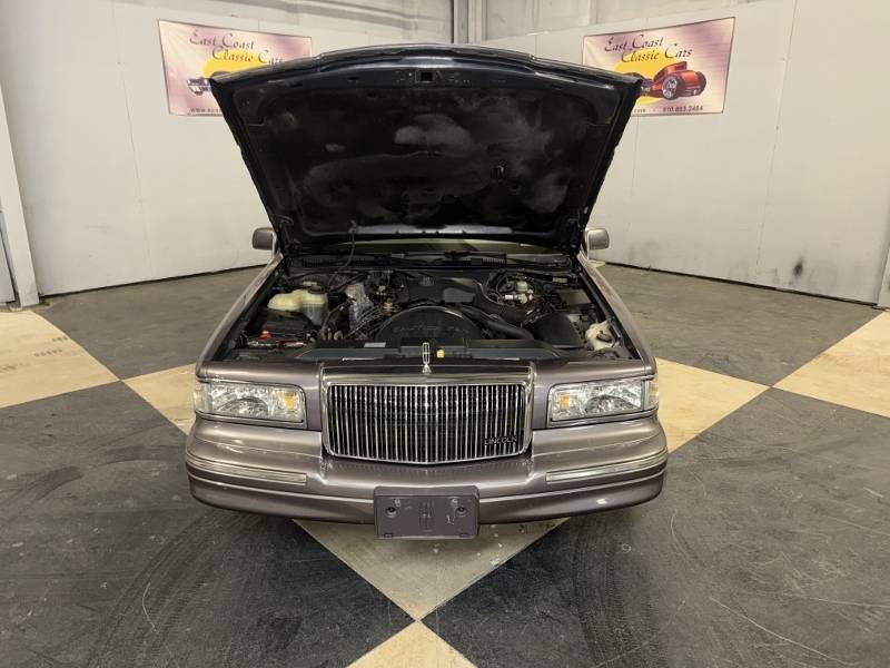1996 Lincoln Town Car 35