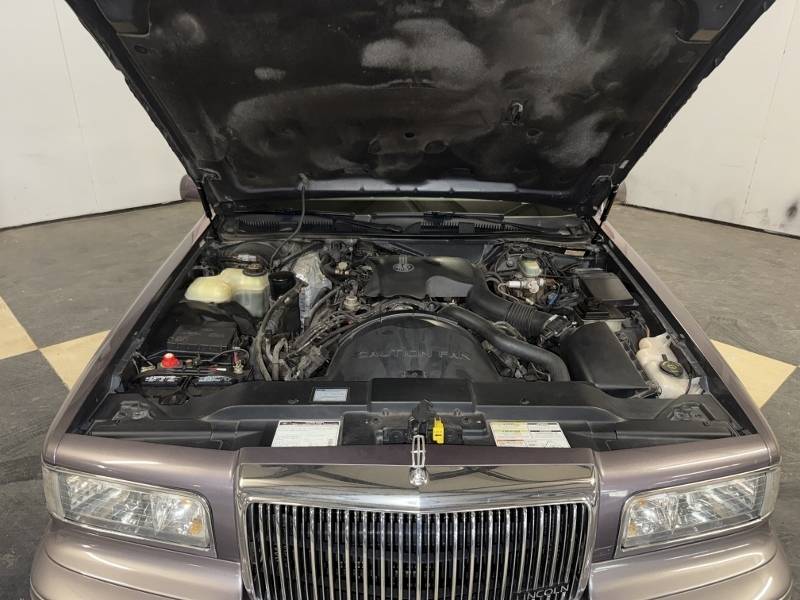 1996 Lincoln Town Car 36