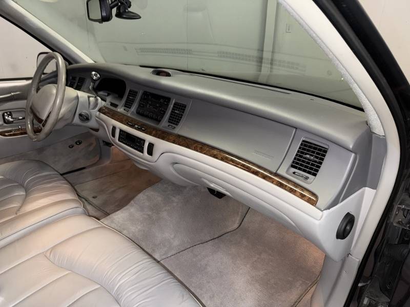 1996 Lincoln Town Car 56