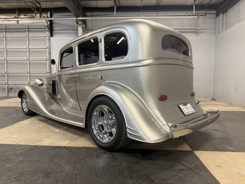 1933 Pontiac Sedan 9