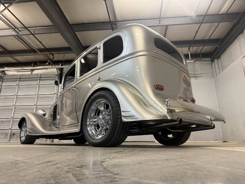 1933 Pontiac Sedan 10