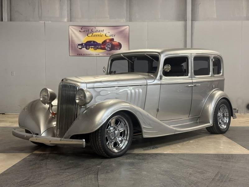 1933 Pontiac Sedan 12