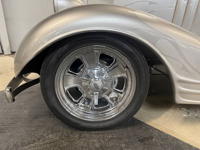 1933 Pontiac Sedan 28