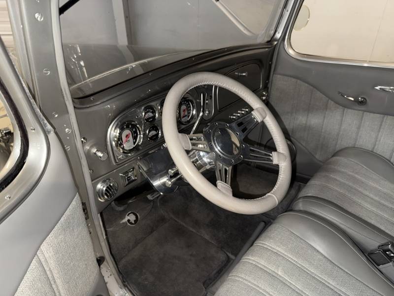 1933 Pontiac Sedan 29