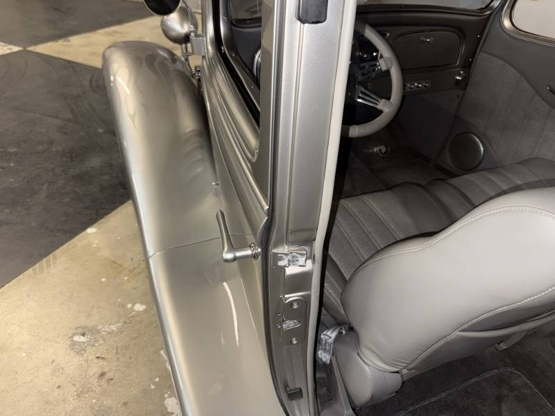 1933 Pontiac Sedan 36