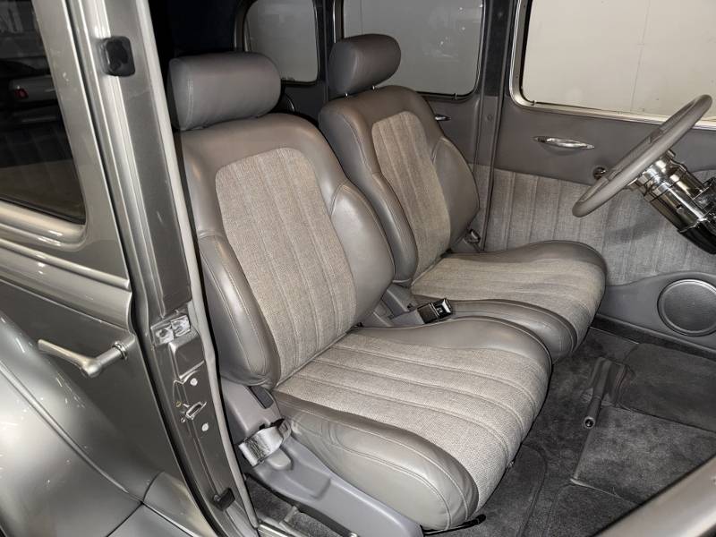1933 Pontiac Sedan 69