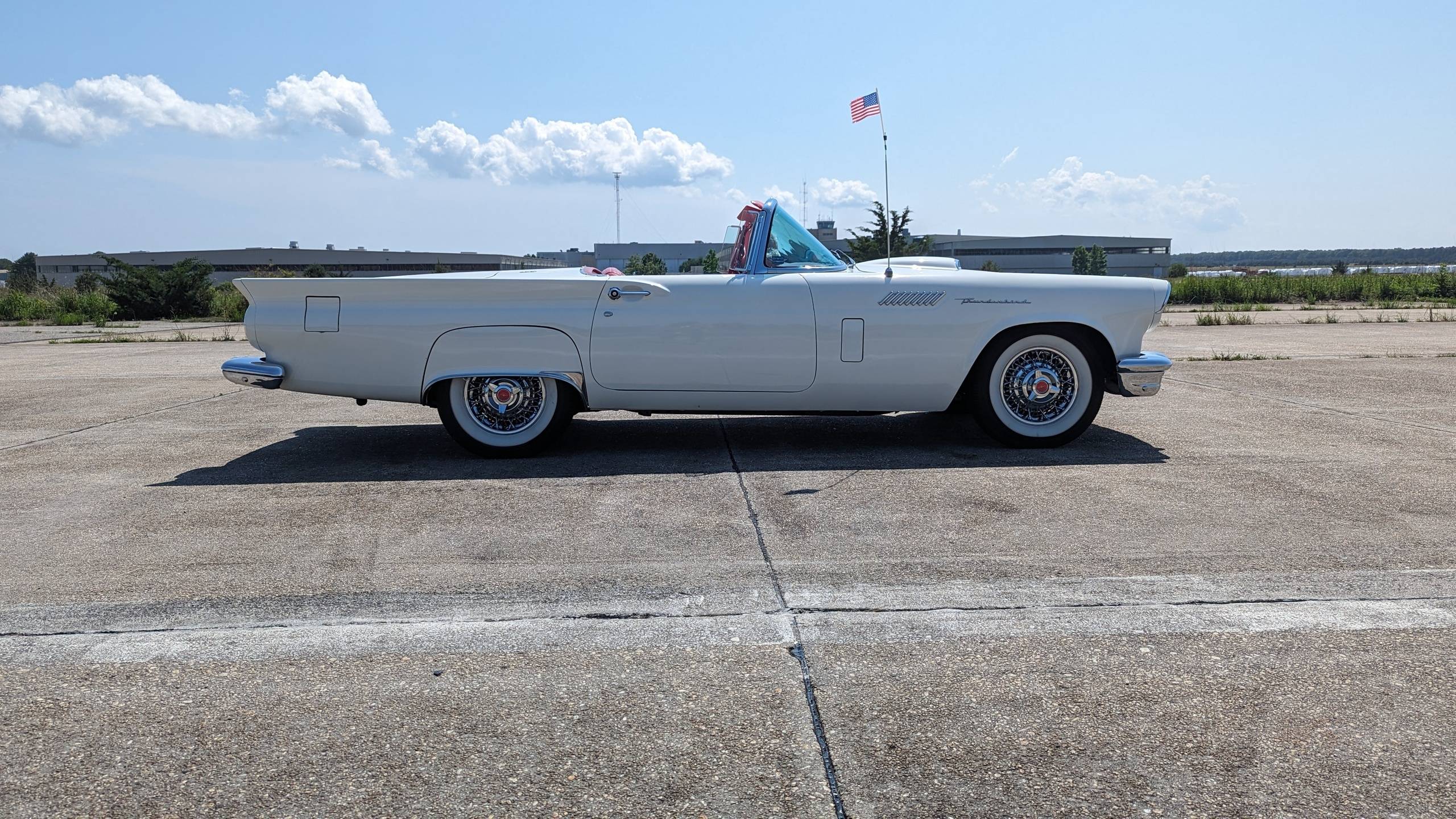 1957 Ford Thunderbird 10