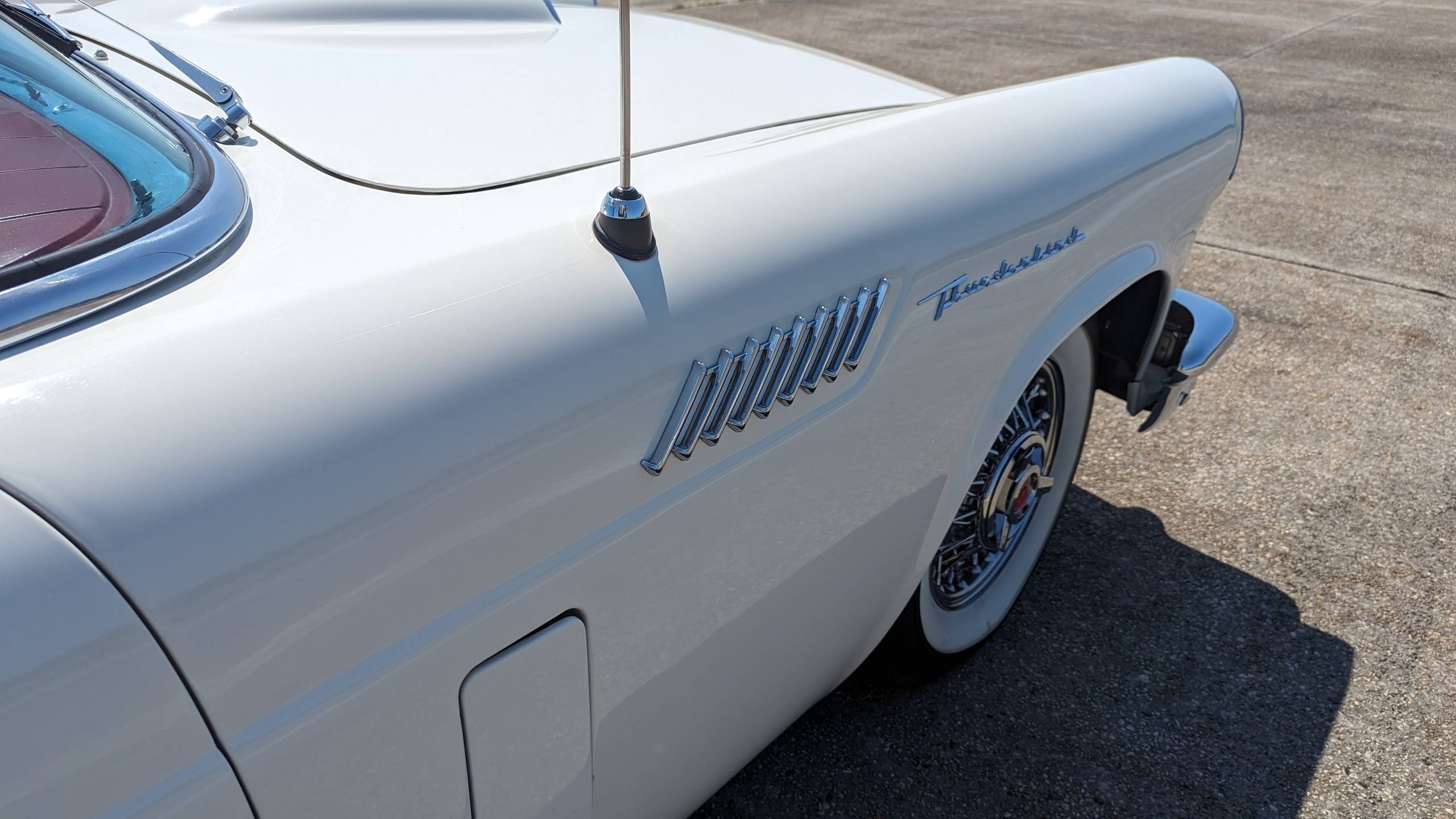 1957 Ford Thunderbird 26