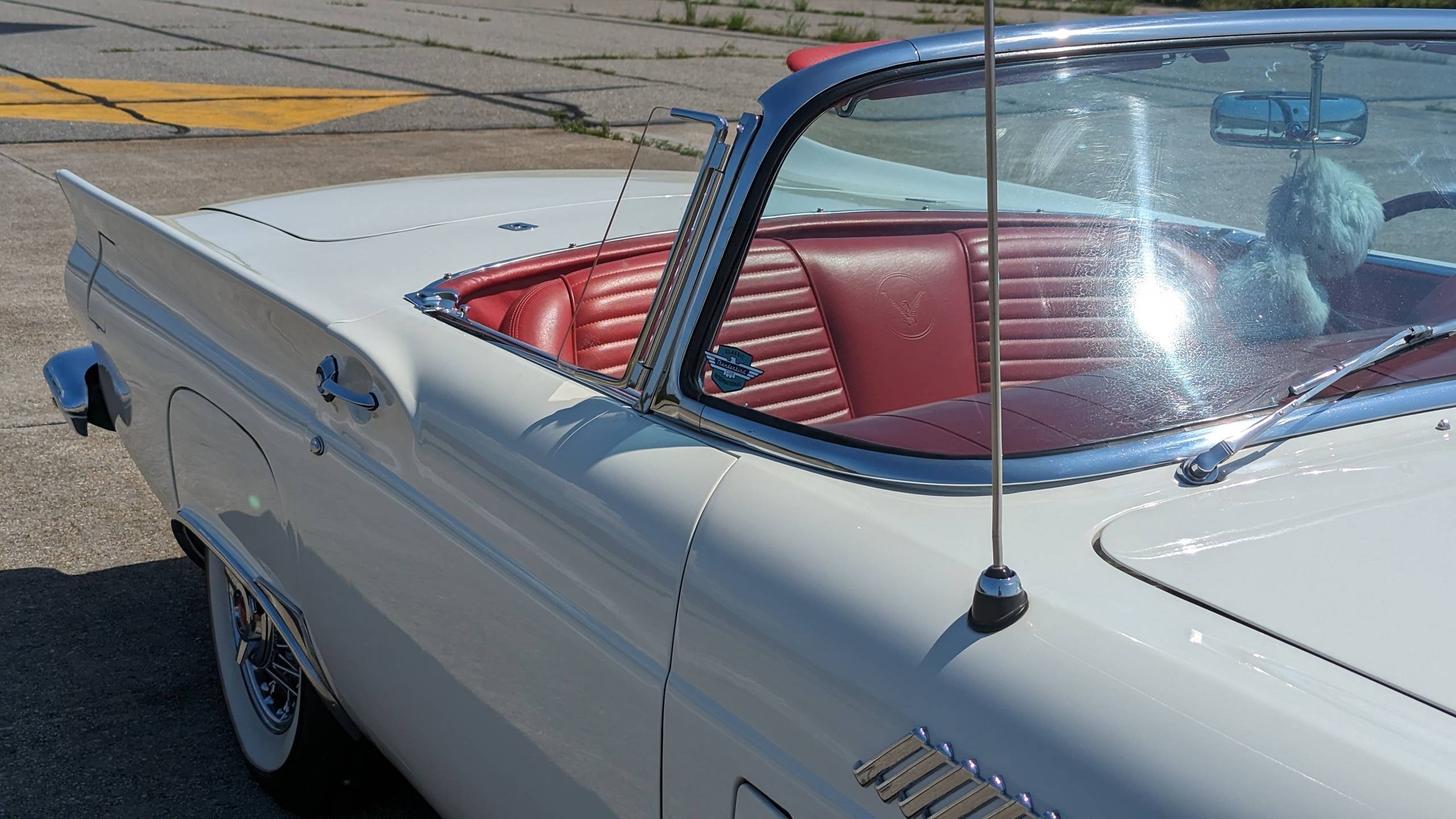 1957 Ford Thunderbird 38