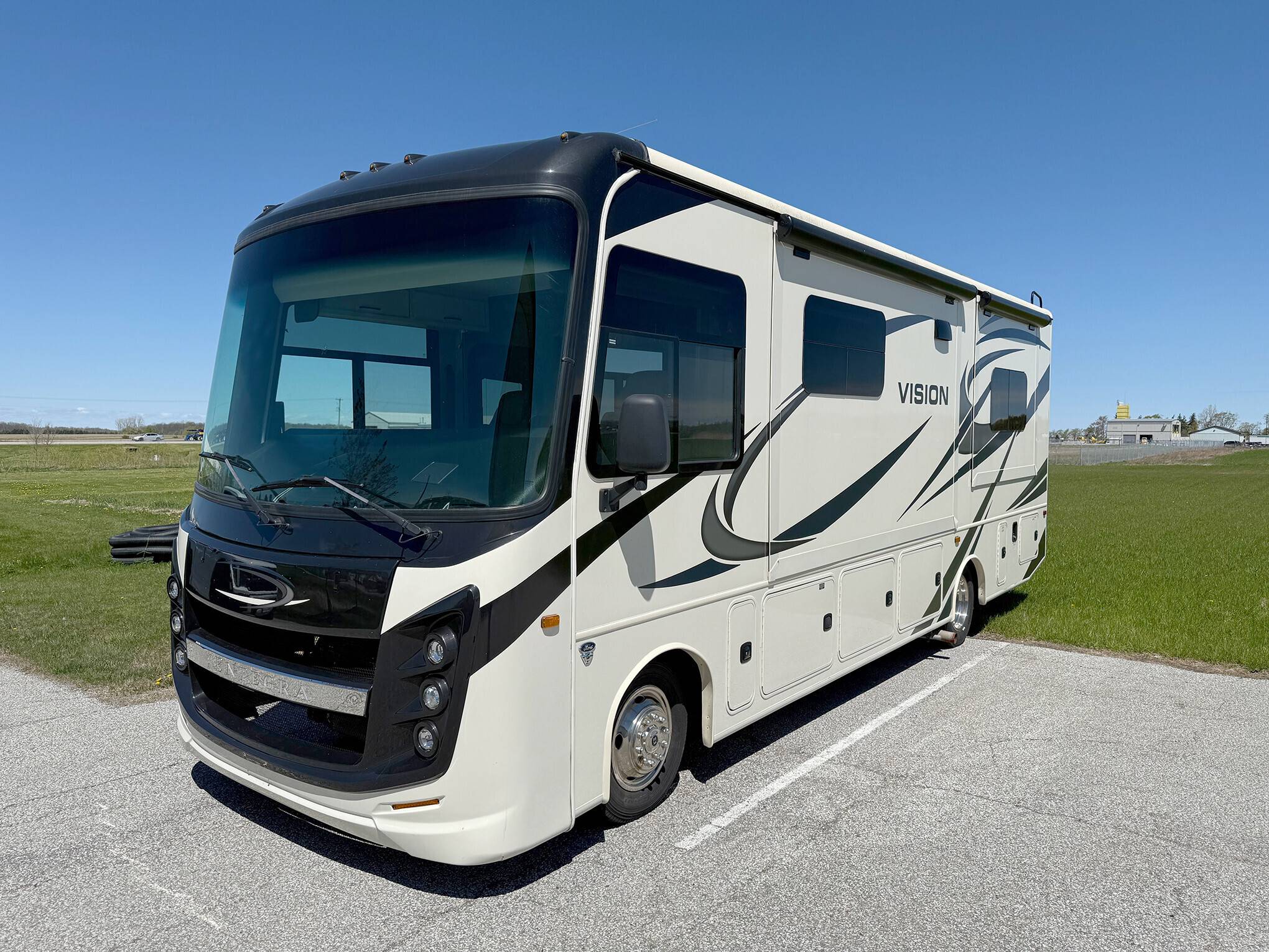 2022 Ford F-53 Motorhome Chassis 2