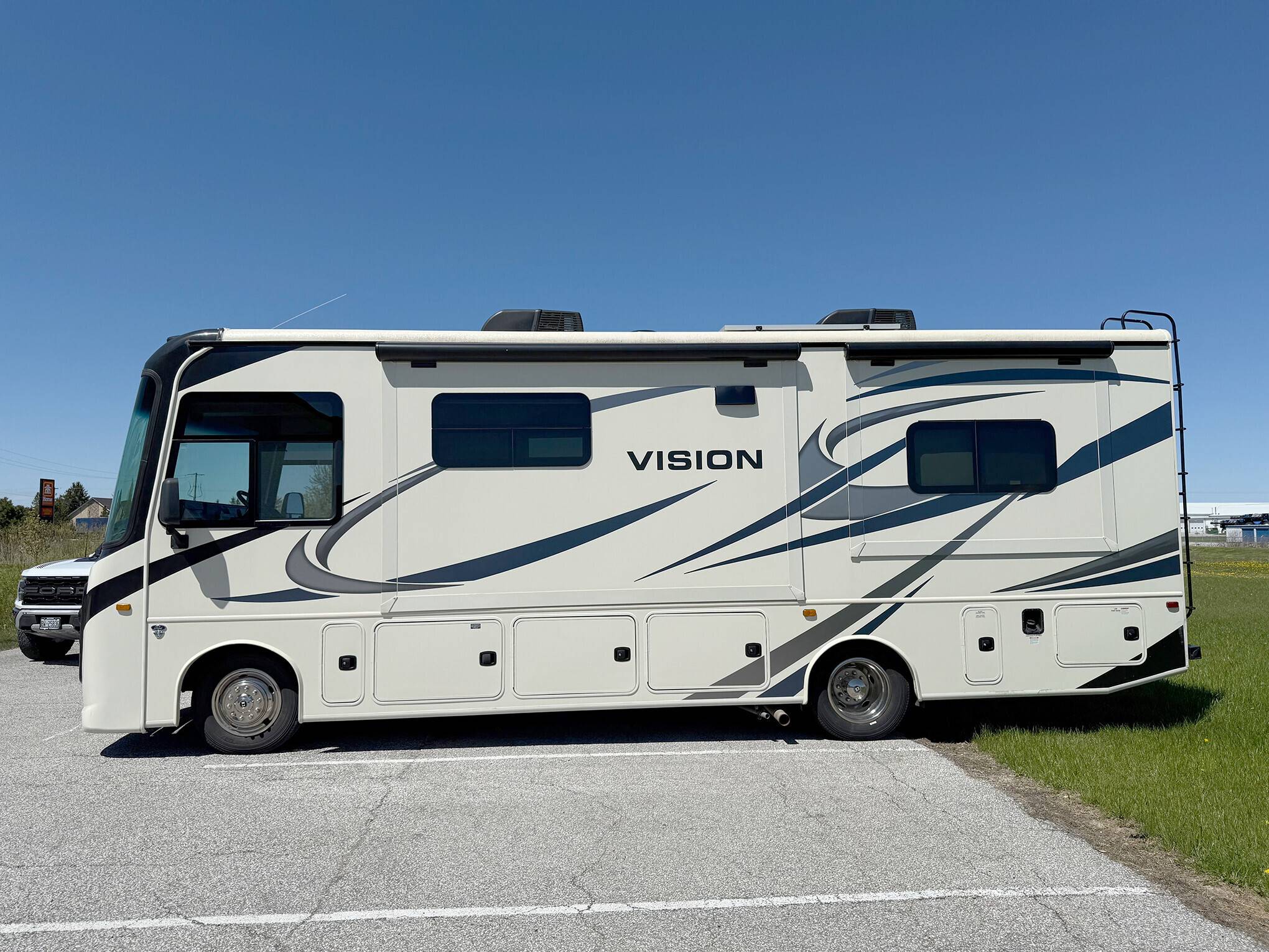 2022 Ford F-53 Motorhome Chassis 4