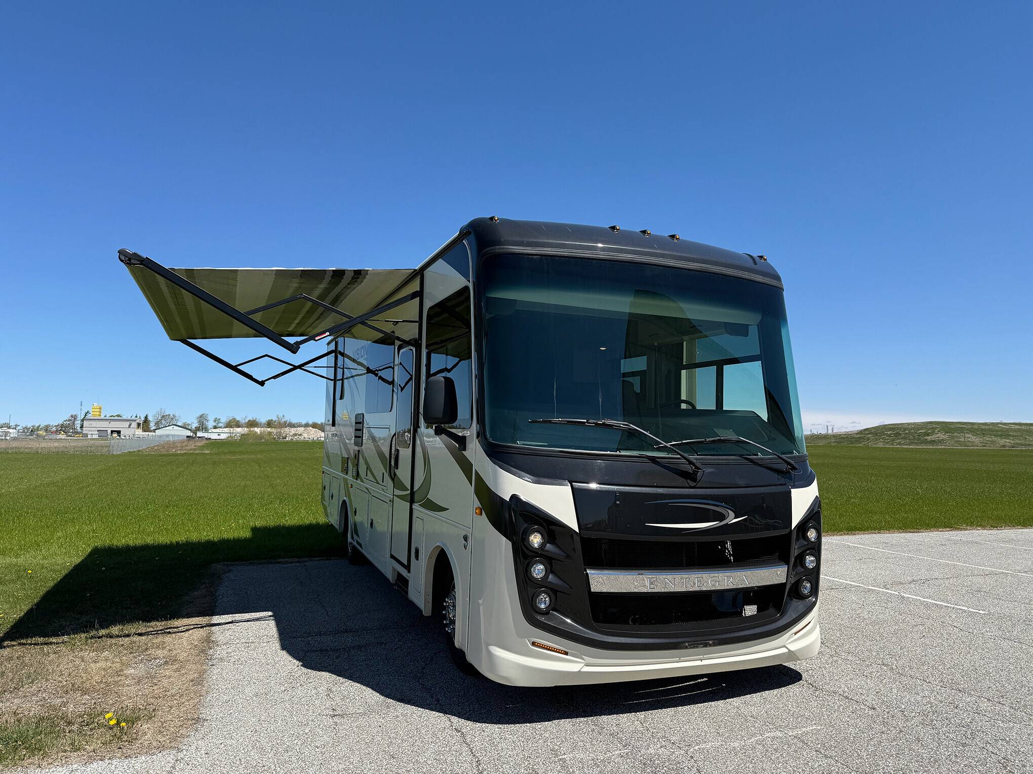 2022 Ford F-53 Motorhome Chassis 12