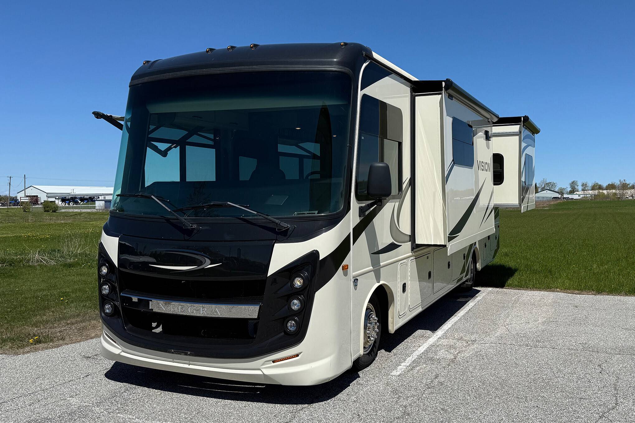 2022 Ford F-53 Motorhome Chassis 14