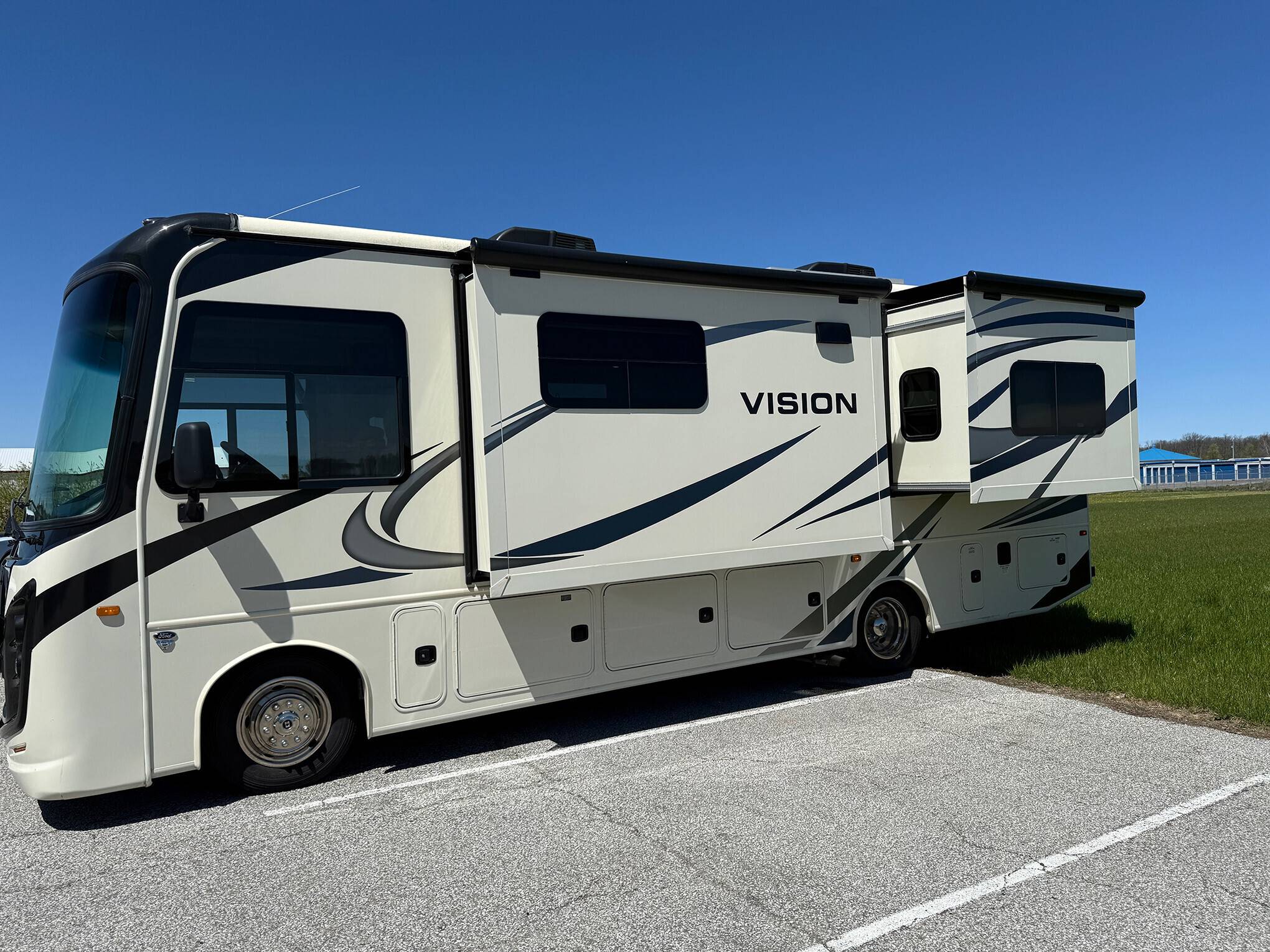 2022 Ford F-53 Motorhome Chassis 15