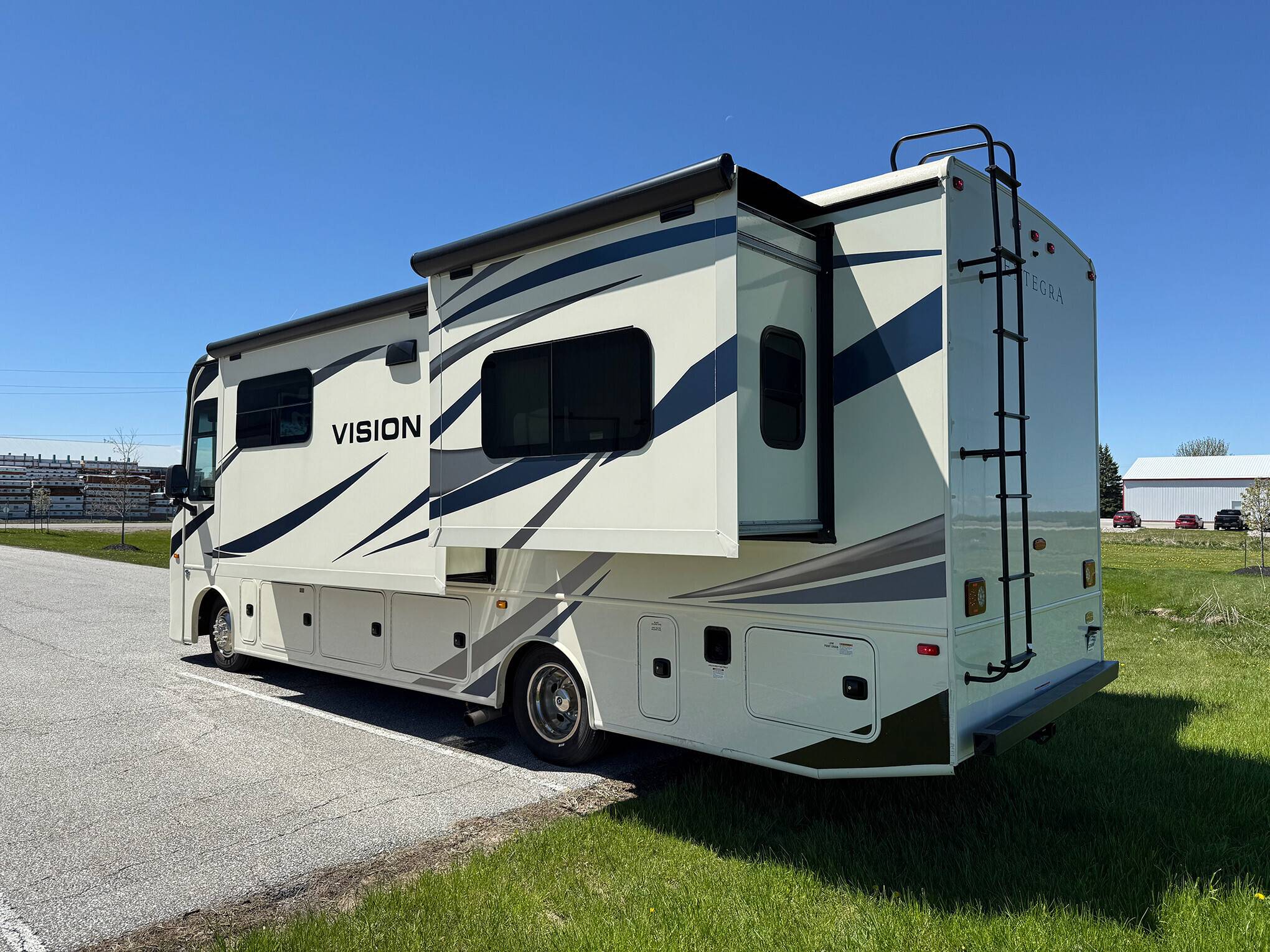 2022 Ford F-53 Motorhome Chassis 16