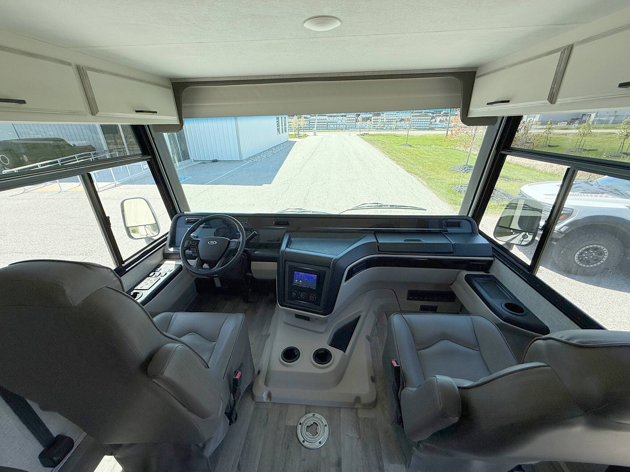2022 Ford F-53 Motorhome Chassis 18