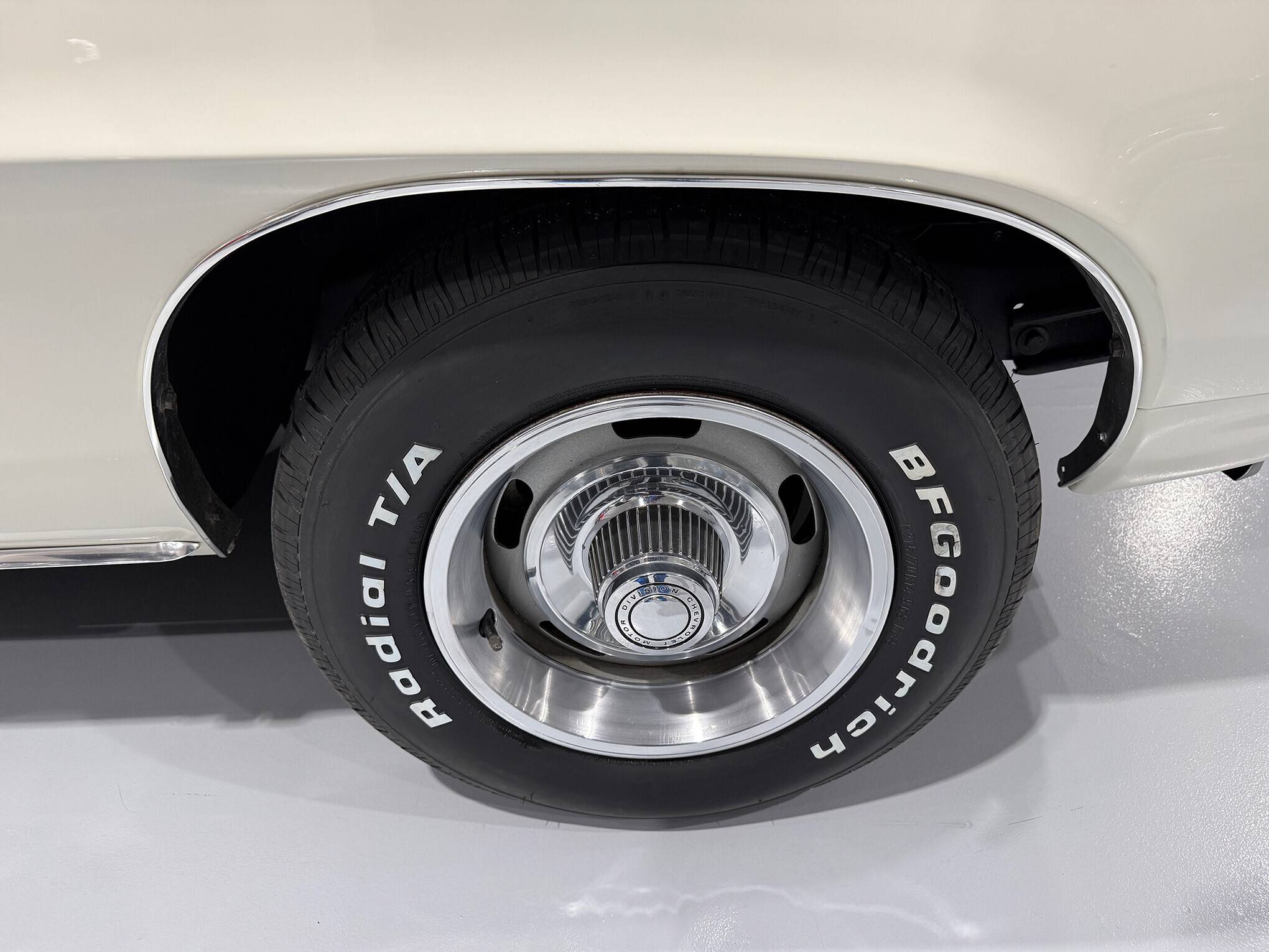 1969 Chevrolet Camaro SS 24