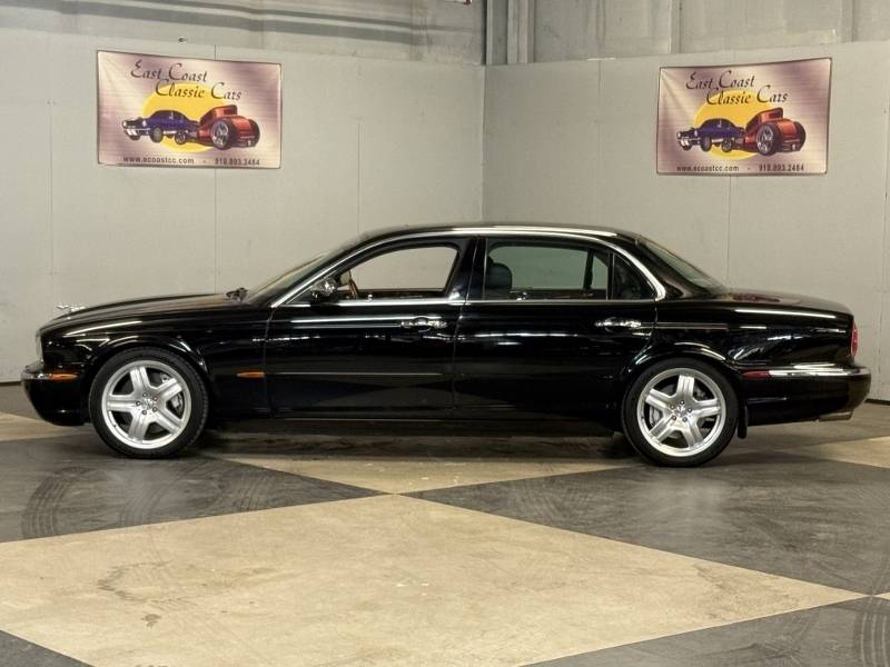 2005 Jaguar Super V8 1