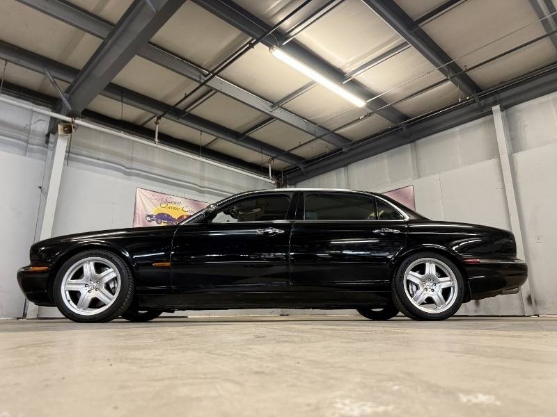 2005 Jaguar Super V8 3