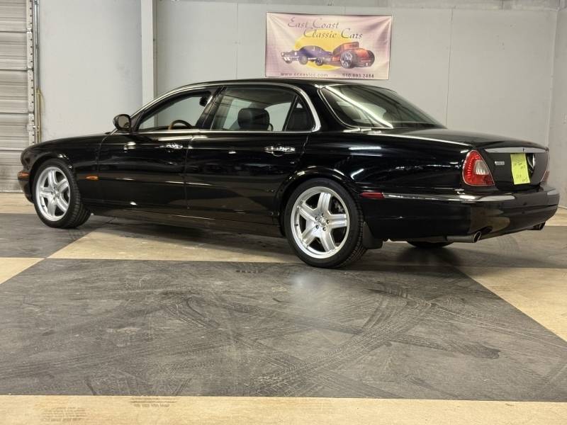 2005 Jaguar Super V8 4