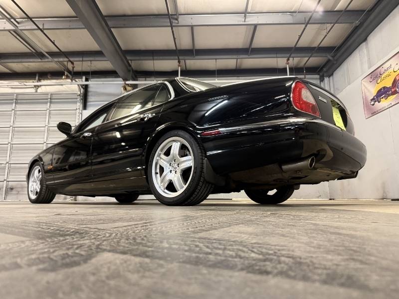 2005 Jaguar Super V8 6