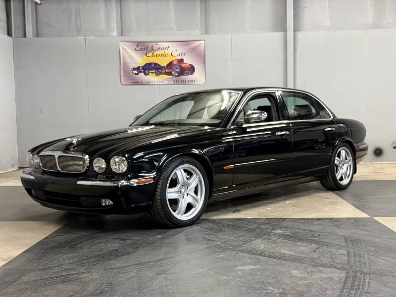 2005 Jaguar Super V8 8