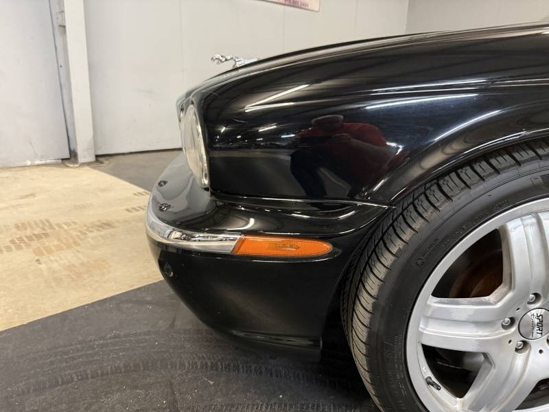 2005 Jaguar Super V8 11