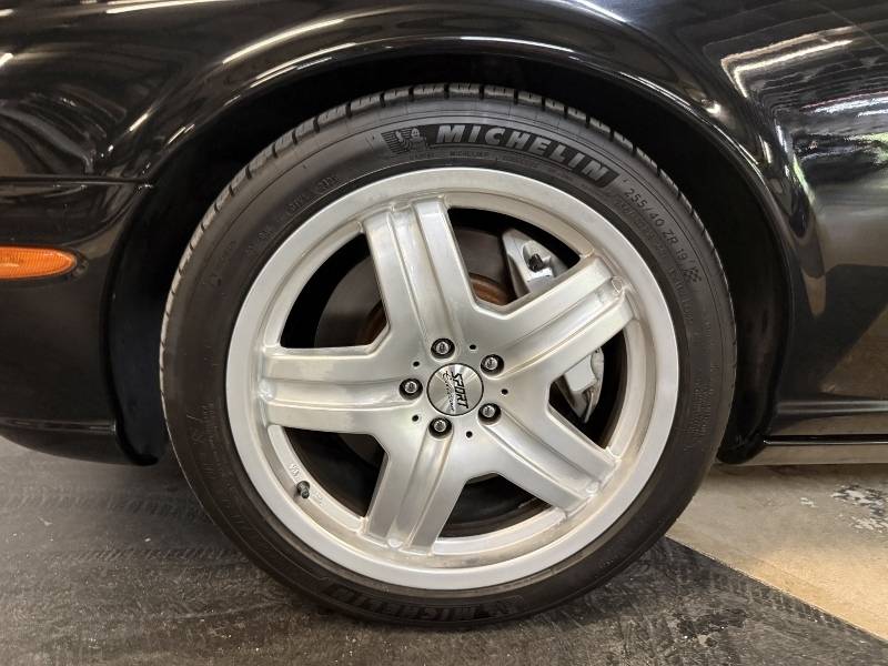 2005 Jaguar Super V8 13
