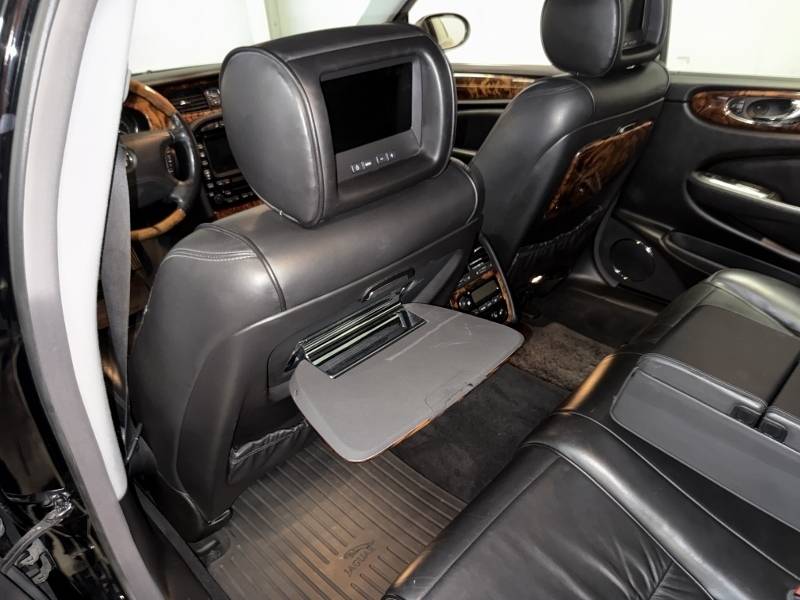 2005 Jaguar Super V8 21