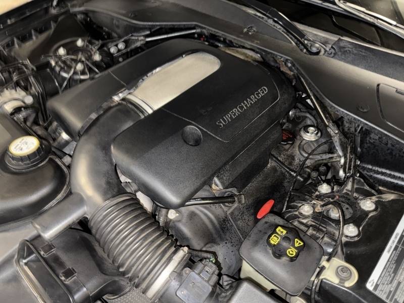 2005 Jaguar Super V8 32
