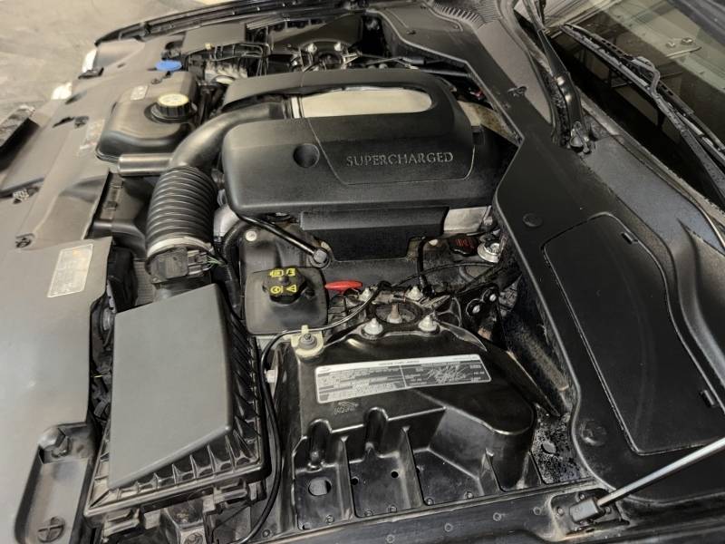 2005 Jaguar Super V8 33