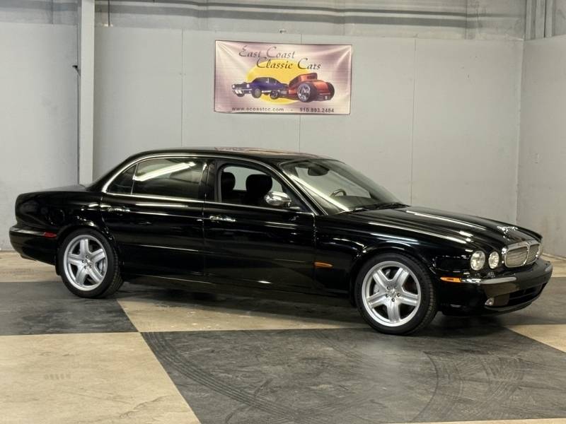 2005 Jaguar Super V8 35