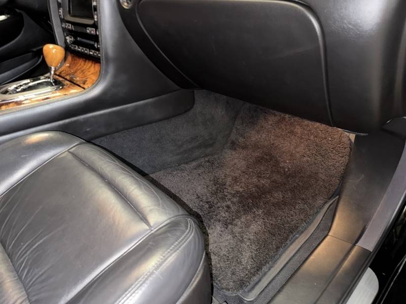 2005 Jaguar Super V8 37