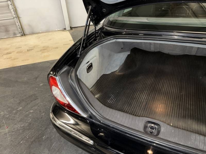 2005 Jaguar Super V8 41