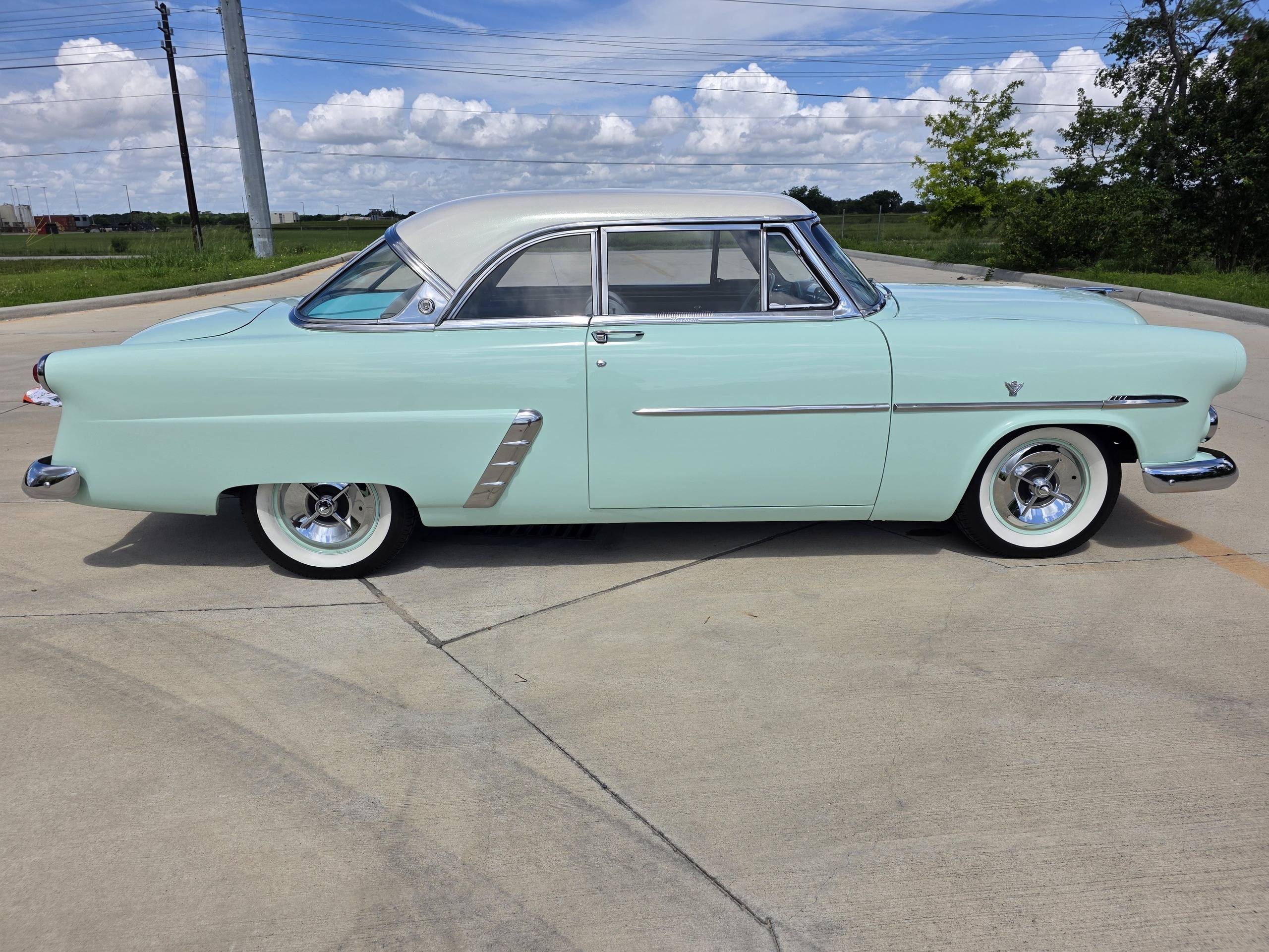 1952 Ford Victoria 4