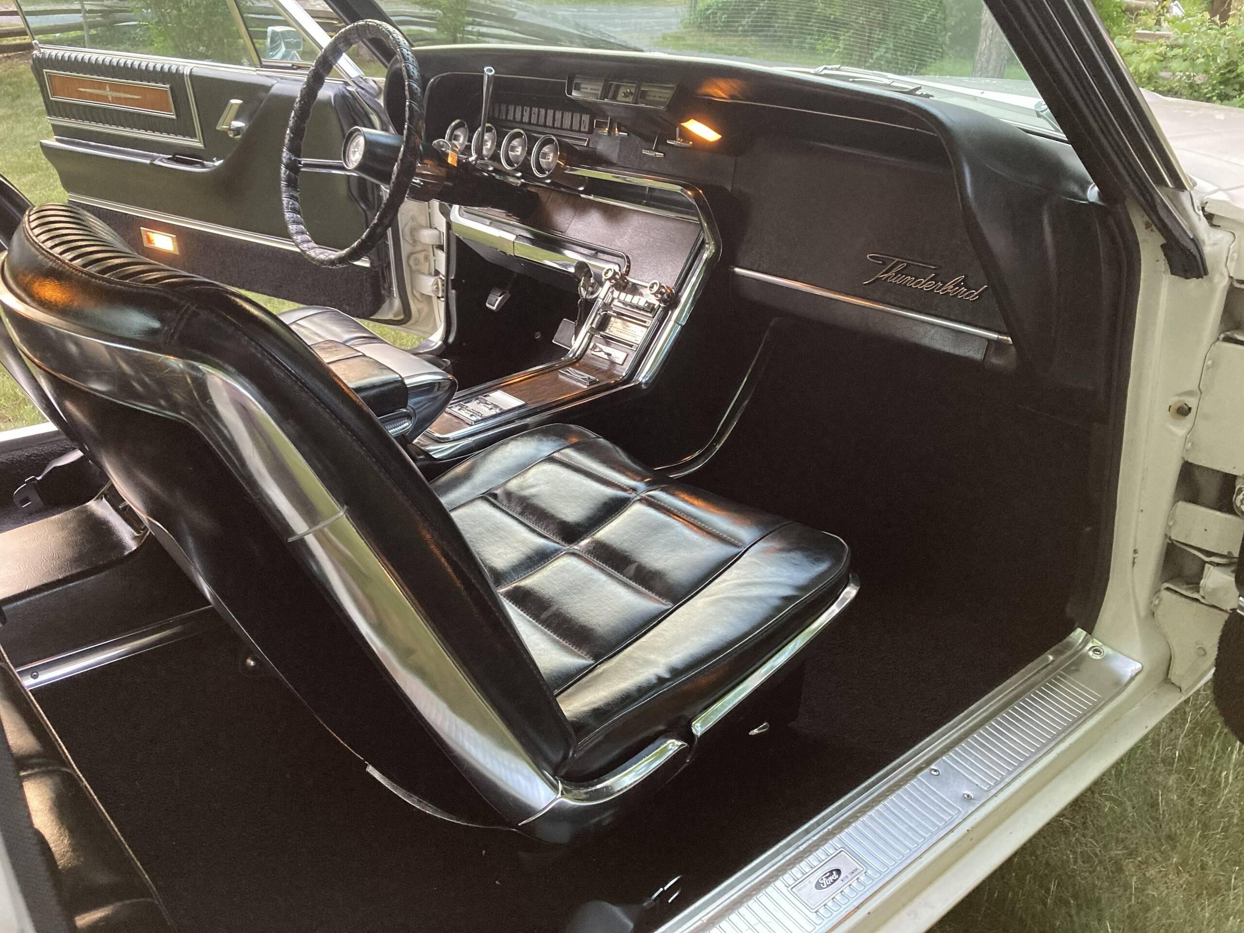 1966 Ford Thunderbird 21