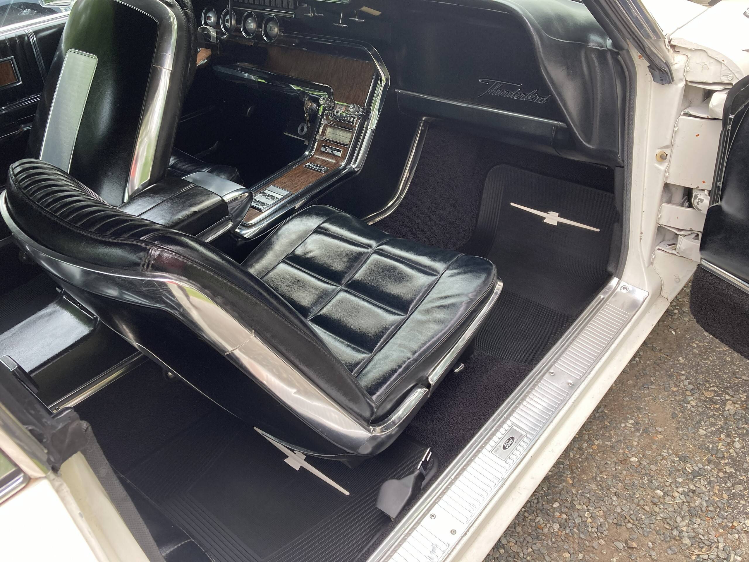 1966 Ford Thunderbird 36