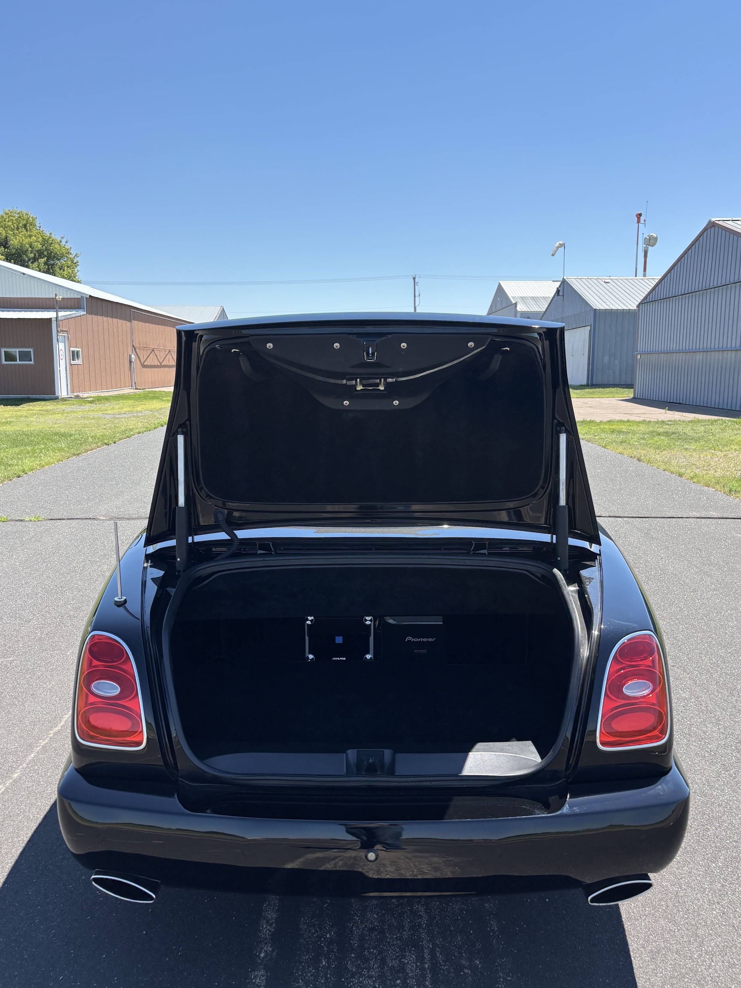 2008 Bentley Azure 42