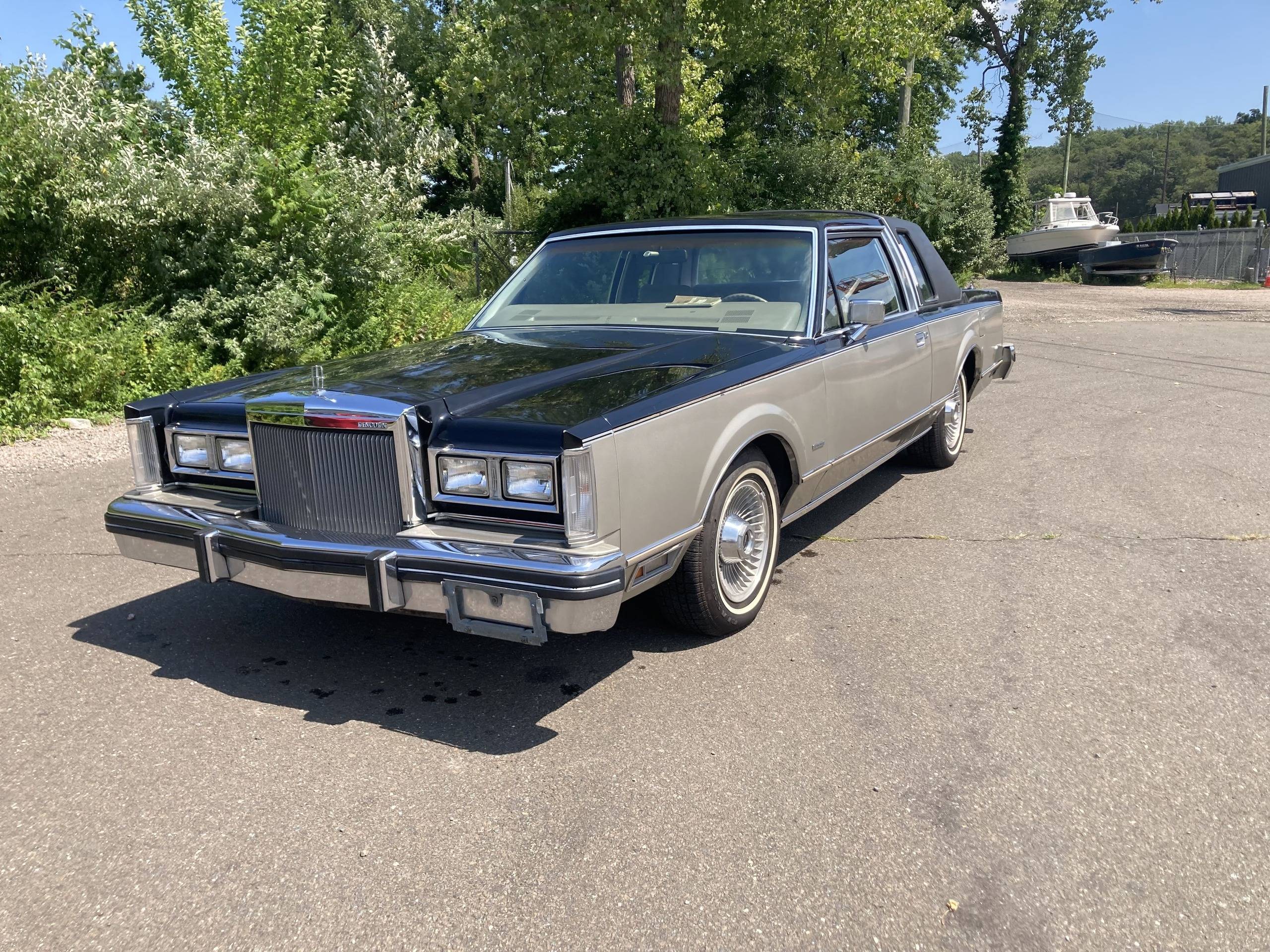 1980 Lincoln Town Coupe 1