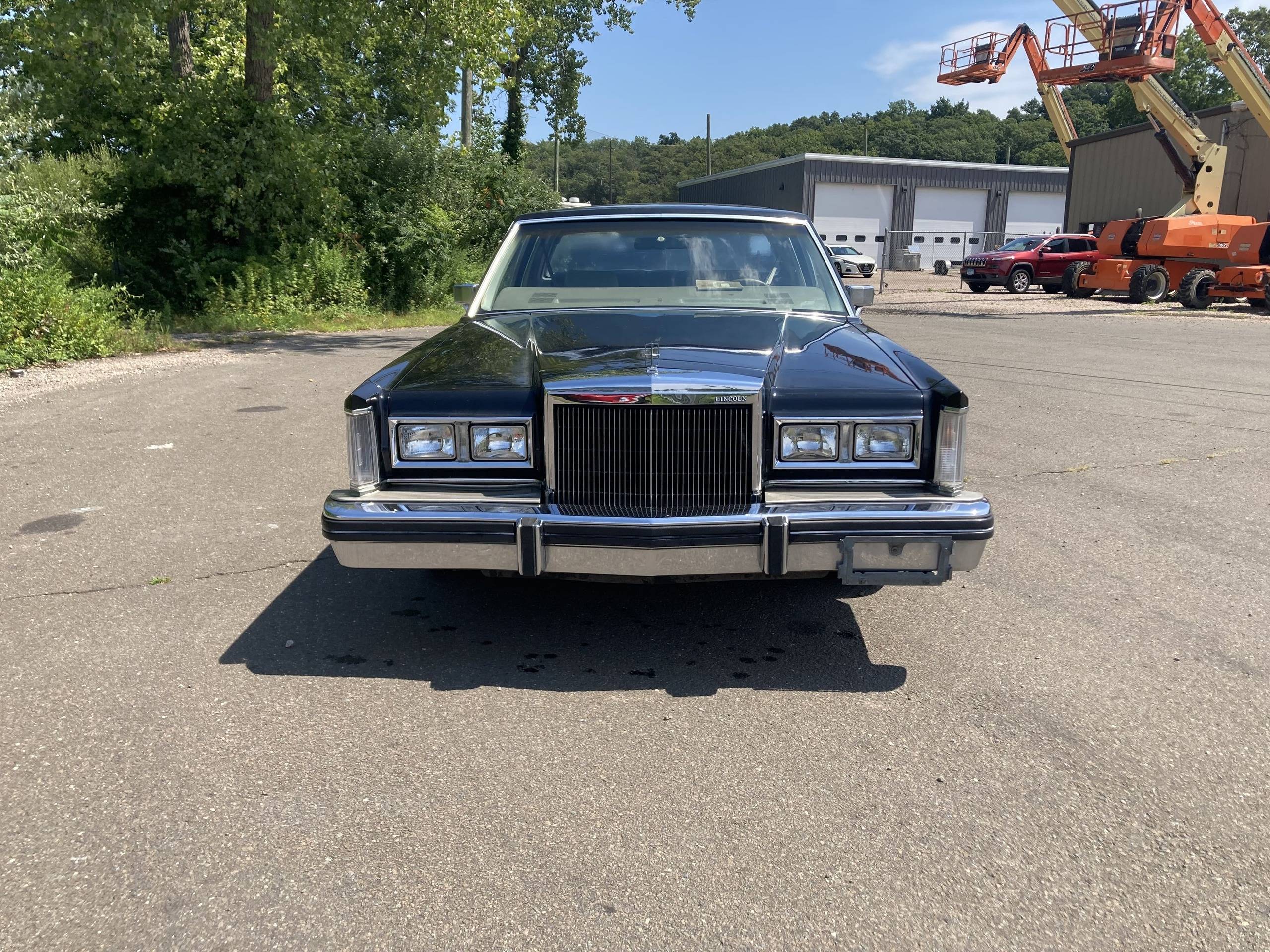 1980 Lincoln Town Coupe 3