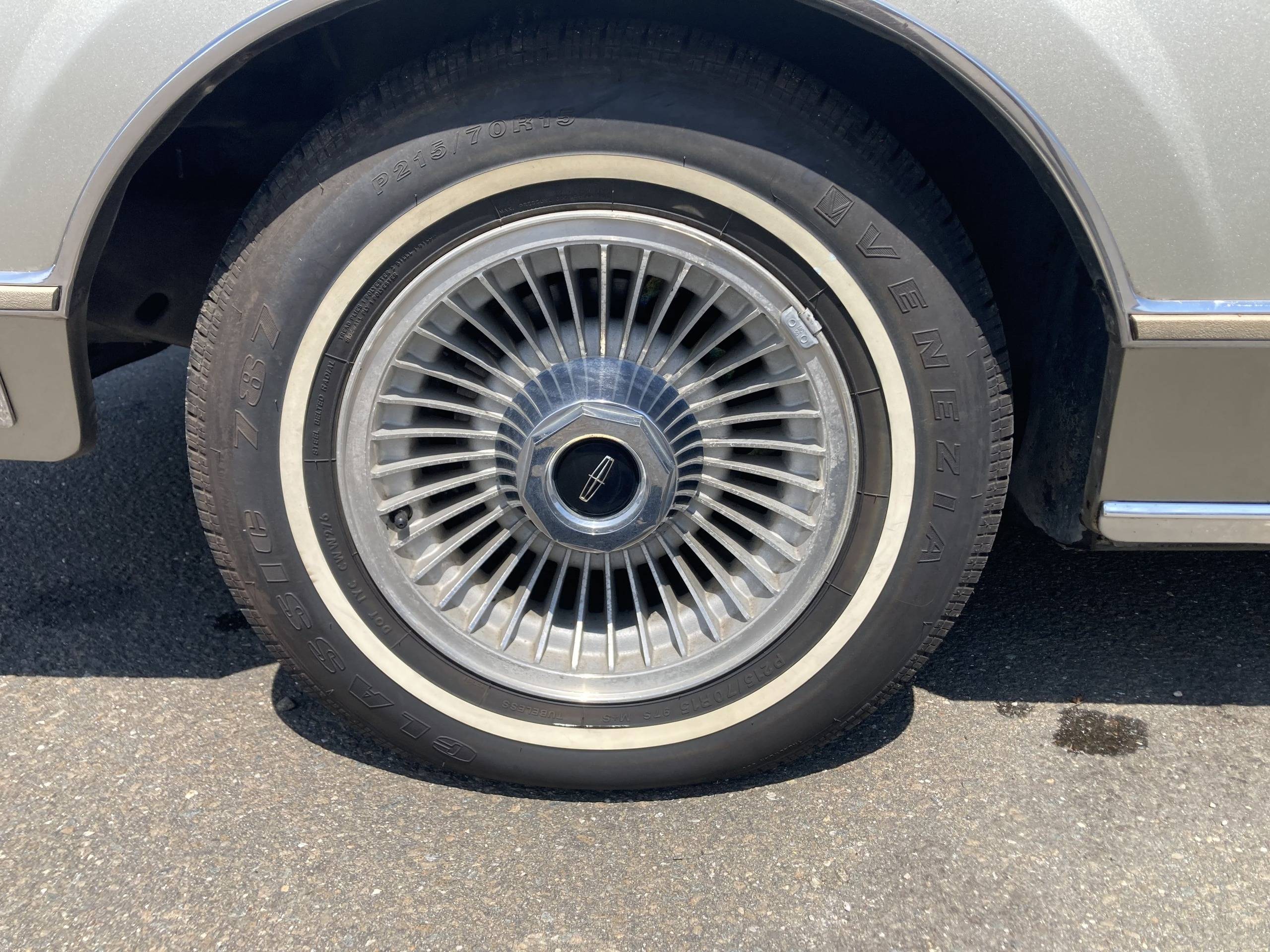 1980 Lincoln Town Coupe 24