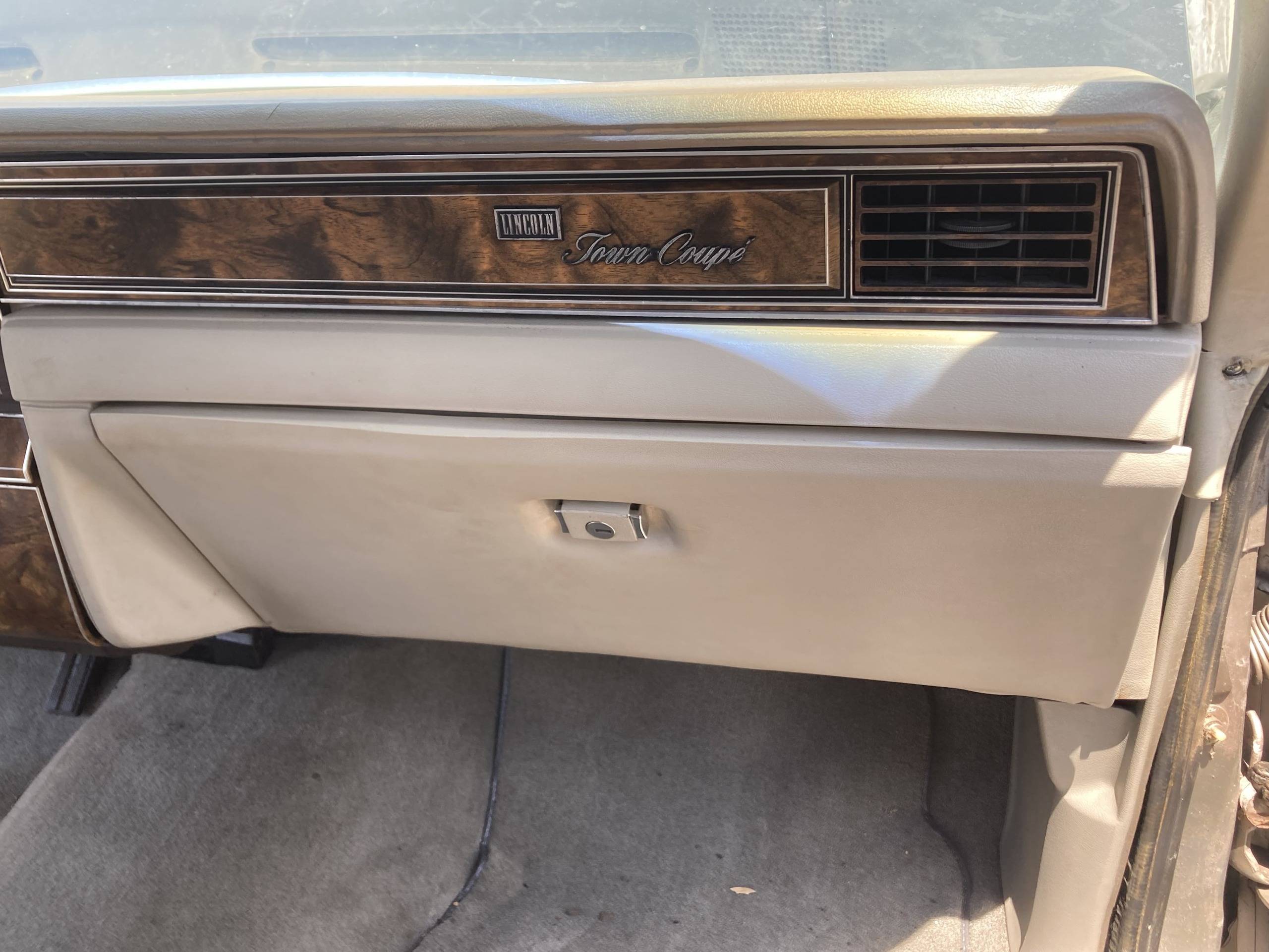 1980 Lincoln Town Coupe 48