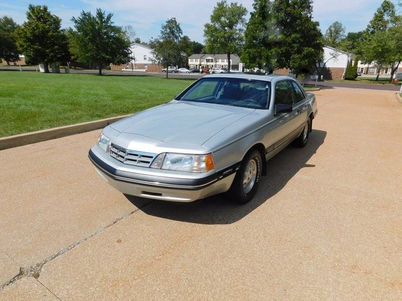 1988 Ford Thunderbird 1