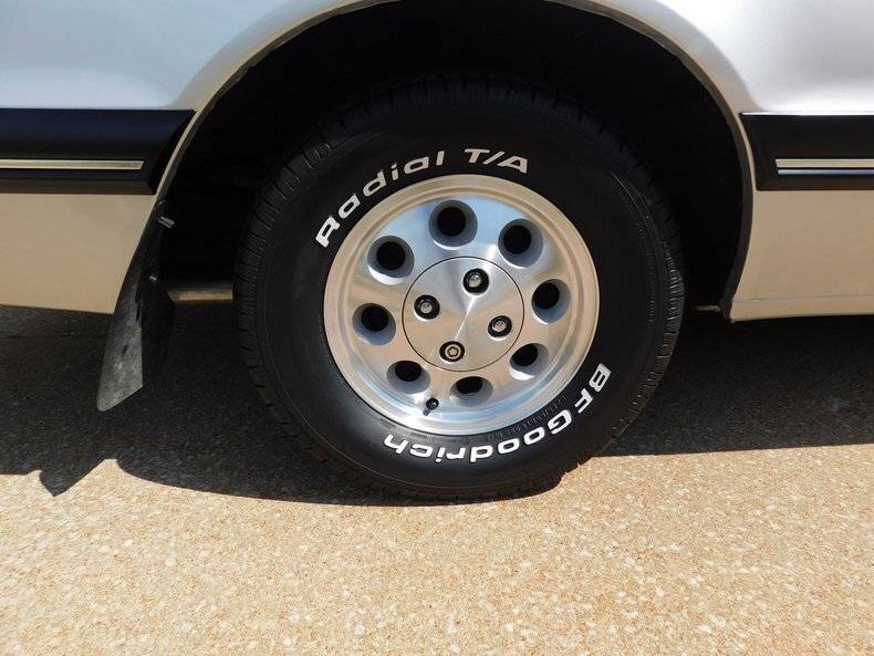 1988 Ford Thunderbird 71