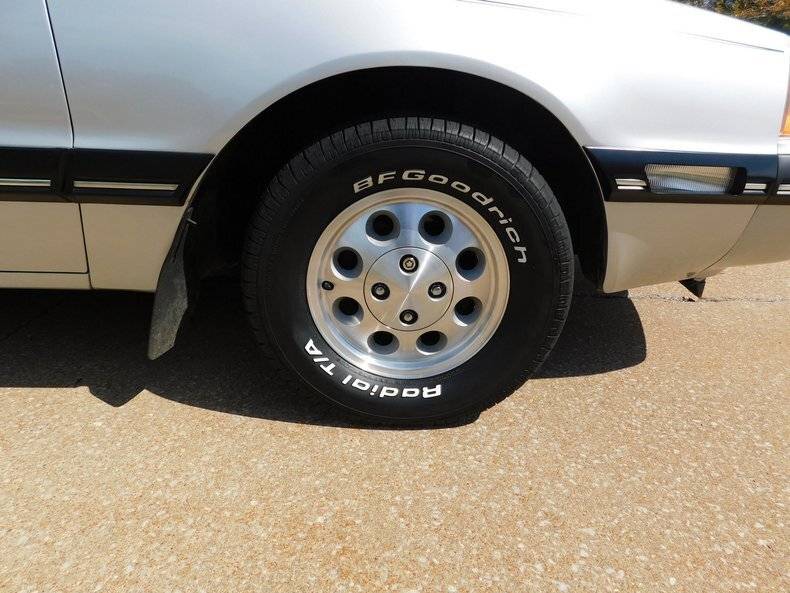 1988 Ford Thunderbird 73